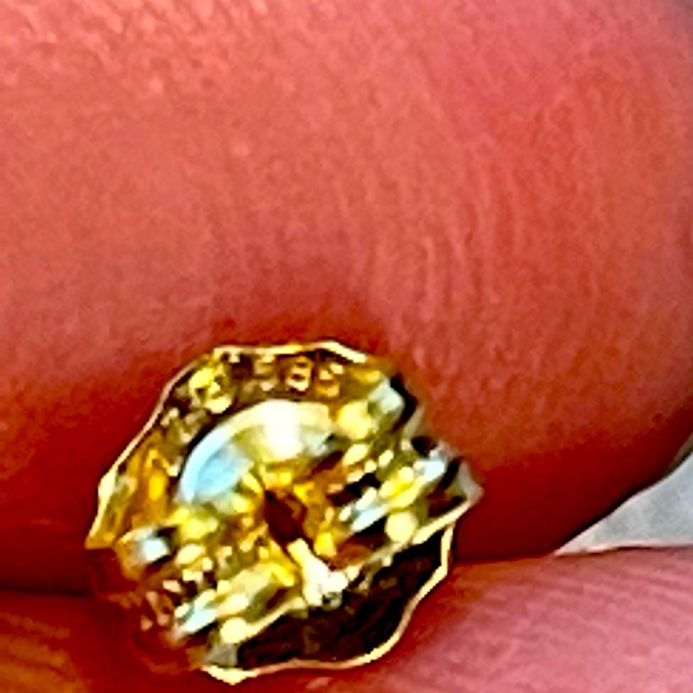 (SOLD)14k yellow gold earrings - Picture 7 of 11